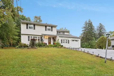 21 Zabella Dr, Clarkstown, NY 10956