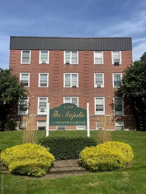 230 Central Ave #3J, Lawrence, NY 11559