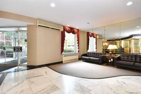 84-01 Main St #728, Jamaica, NY 11435