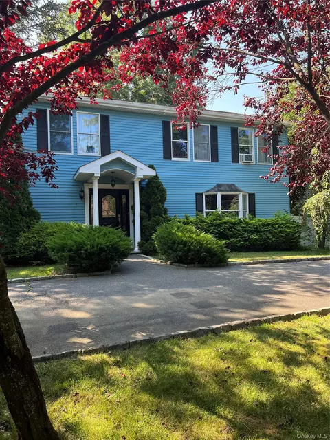 10 Jonah Rd, Miller Place, NY 11764