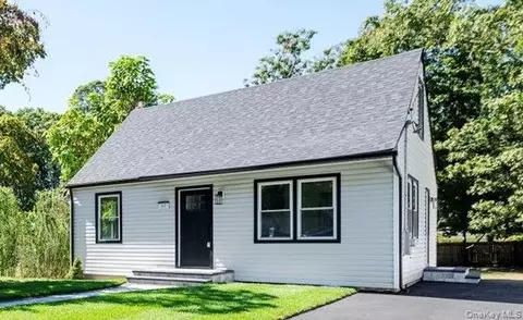 62 Judith Dr, Coram, NY 11727