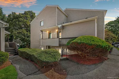 3105 Village Dr, Southeast, NY 10509