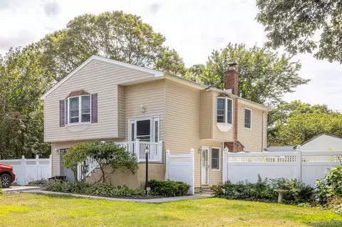 46 Arpage Dr, Shirley, NY 11967