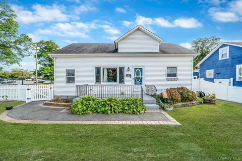 94 Richard Ave, Islip Terrace, NY 11752