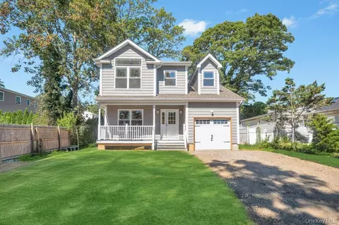 33 Rosemont Ave, Farmingville, NY 11738