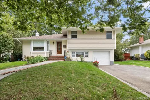 21 Mellow Ln, Jericho, NY 11753