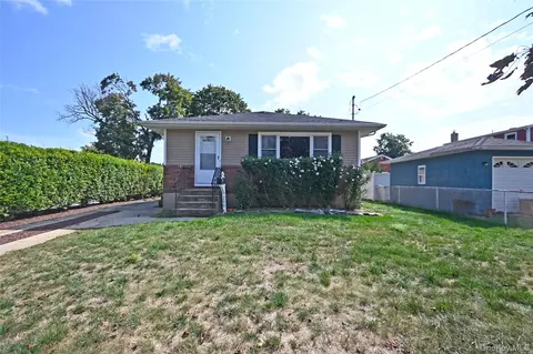 290 Eastern Pkwy, Farmingdale, NY 11735
