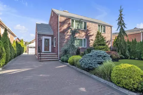 15421 Bayside Ave, Flushing, NY 11354