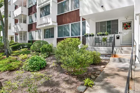 1504 Fox Glen Dr, Greenburgh, NY 10530