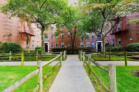 786 Bronx Riv #B56, Yonkers, NY 10708