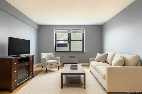 91-10 32 Ave #303, East Elmhurst, NY 11369