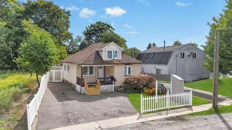 12 South Rd, Central Islip, NY 11722