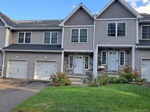 807 Fairway Ct #94, New Windsor, NY 12553