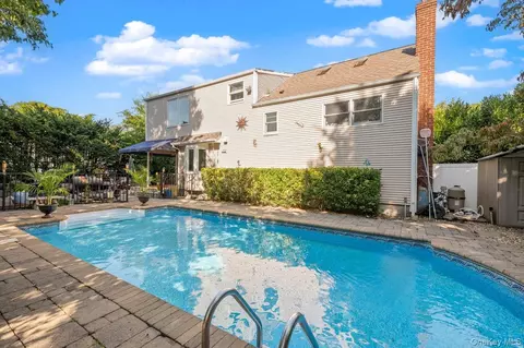 34 21st St, Jericho, NY 11753