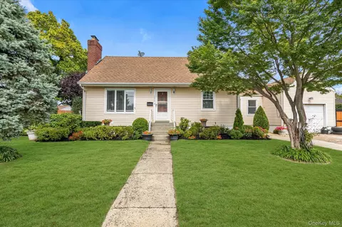 1039 Elizabeth St, Baldwin, NY 11510