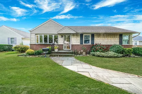 2586 1st Ave, East Meadow, NY 11554