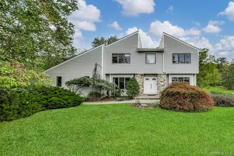 6 Debra Ct, Clarkstown, NY 10956