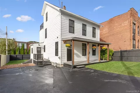 10 South St, Beacon, NY 12508