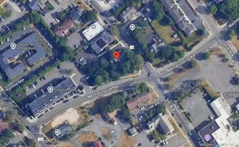24 5th Ave, Bay Shore, NY 11706