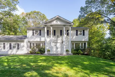 511 Wolf Hill Rd, Dix Hills, NY 11746