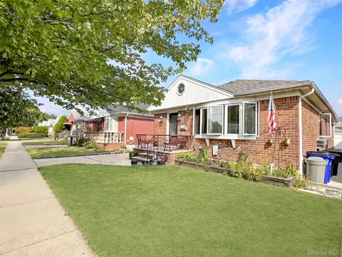 5635 174th St, New York, NY 11365