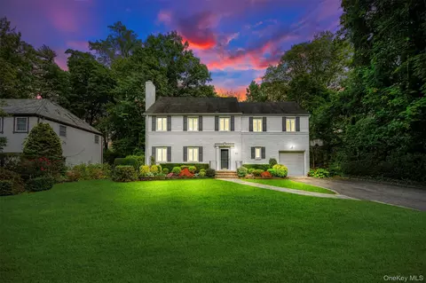 23 Parkside Dr, North Hempstead, NY 11021