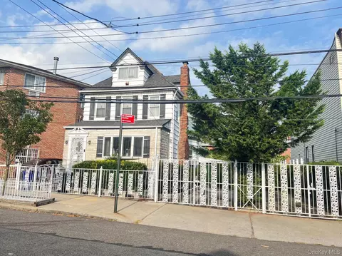 5359 72nd Pl, New York, NY 11378