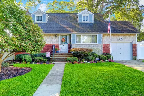 142 N Chestnut St, Massapequa, NY 11758