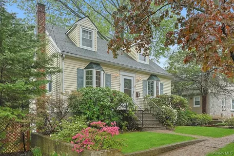 62 Rosehill Ter, Yonkers, NY 10703
