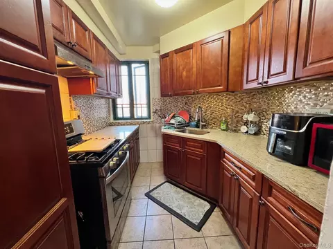 1553 Unionport Rd #7F, New York, NY 10462