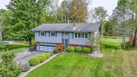 29 Cornfield Rd, Middletown, NY 10940