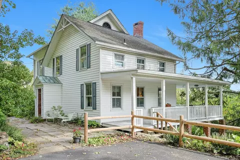 51 Choate Ln, Mount Pleasant, NY 10570