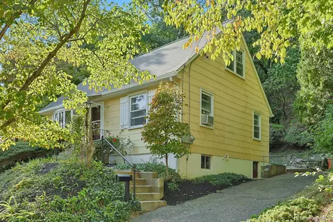 61 Snowden Ave, Ossining, NY 10562