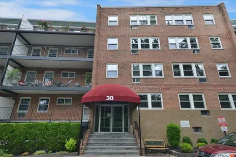 30 Pearsall Ave #2F, Glen Cove, NY 11542