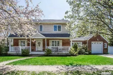 204 Margaret Blvd, Merrick, NY 11566