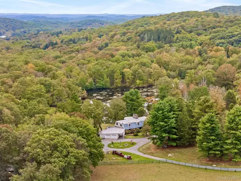 898 Gipsy Trail Rd, Kent, NY 10512