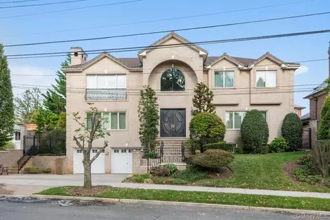 104 Malba Dr, Malba, NY 11357