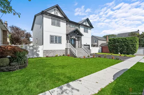 450 Morea St, Oceanside, NY 11572