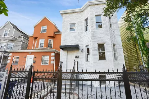 148 S 13th Ave, Mount Vernon, NY 10550