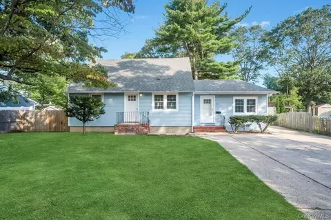 815 Udall Rd, West Islip, NY 11795