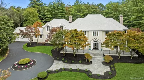 10 Cooper Rd, Scarsdale, NY 10583