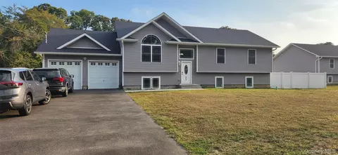 464 Granny Rd, Medford, NY 11763