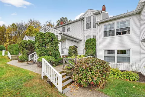 63 The Knls, Warwick, NY 10990