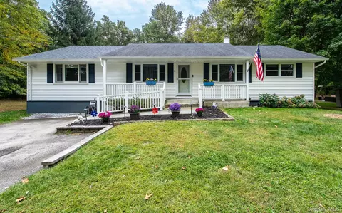 27 Greentree Dr S, Hyde Park, NY 12538