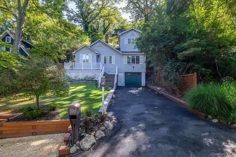 105 Willis Ave, Port Jefferson, NY 11777