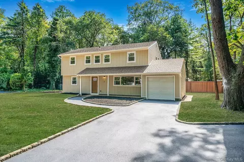 12 Andover Pl, Huntington, NY 11743