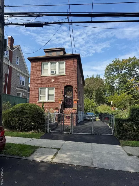 2181 Strang Ave, New York, NY 10466