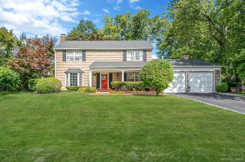 3 Bowen Pl, Stony Brook, NY 11790