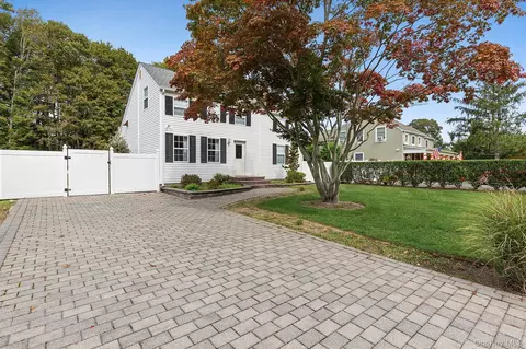 210 Bennet Rd, Greenport, NY 11944