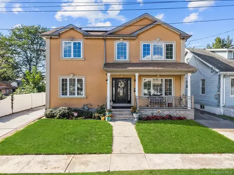 226 Franklin St, Elmont, NY 11003